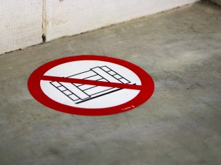 Occupational health and safety floor sticker, "Do not obstruct" sign
